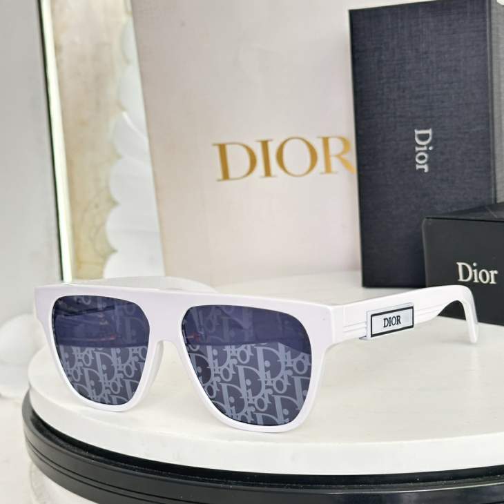 Picture of Dior Sunglasses _SKUfw77121783fw